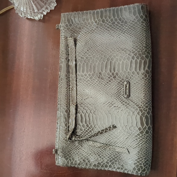 Perlina Leather Snakeskin Envelope Shoulder Bag Clutch - Picture 11 of 12